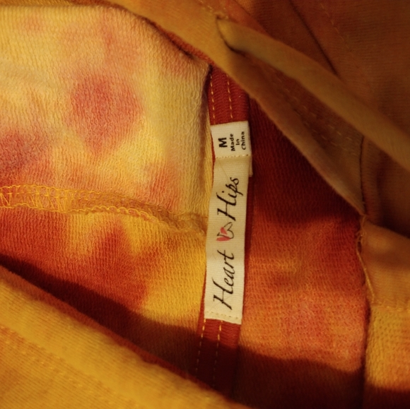 Crop top. - Picture 2 of 2